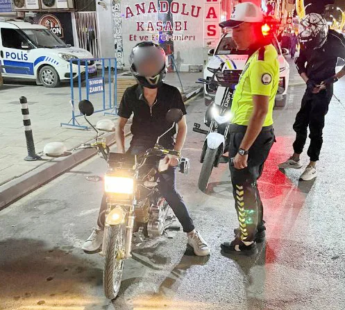 Yozgat İl Emniyet Müdürlüğü ekipleri, trafik güvenliği ve asayişin sağlanmasına