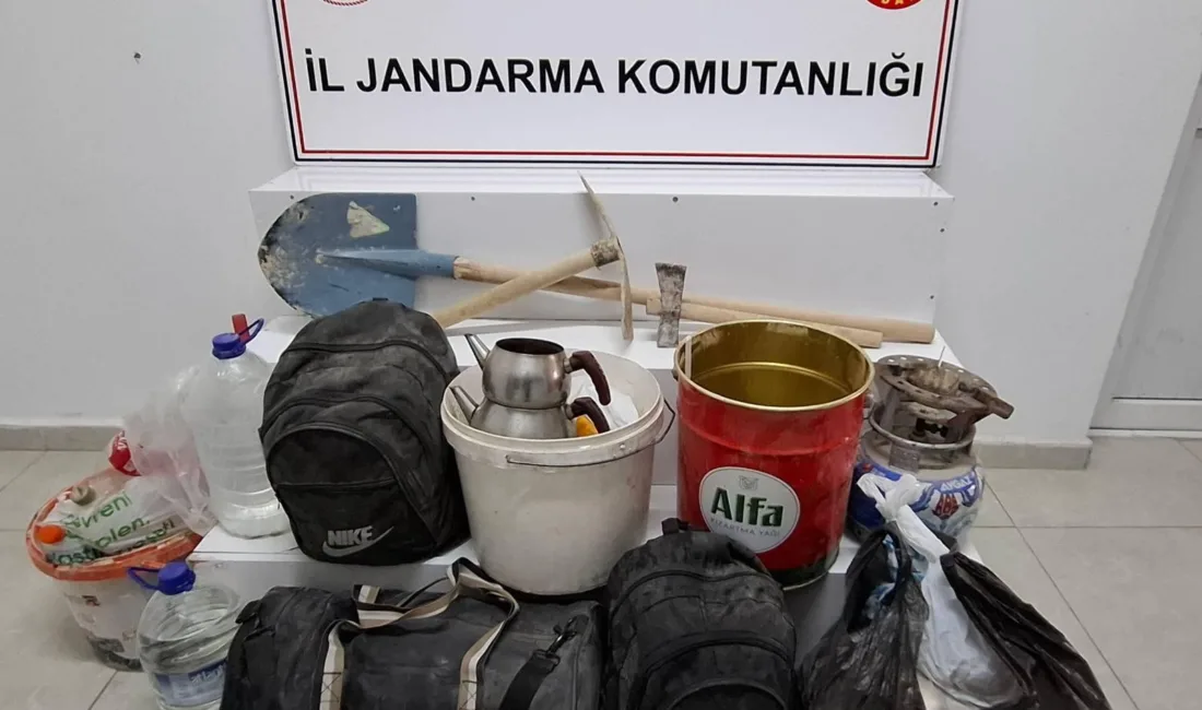  Yozgat’ın Boğazlıyan ilçesinde kaçak kazı yapan dört şüpheli, jandarma