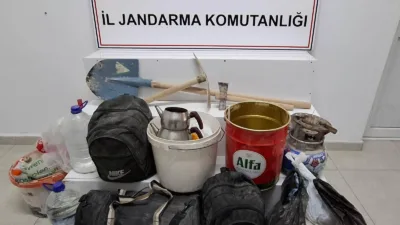  Yozgat’ın Boğazlıyan ilçesinde kaçak kazı yapan dört şüpheli, jandarma