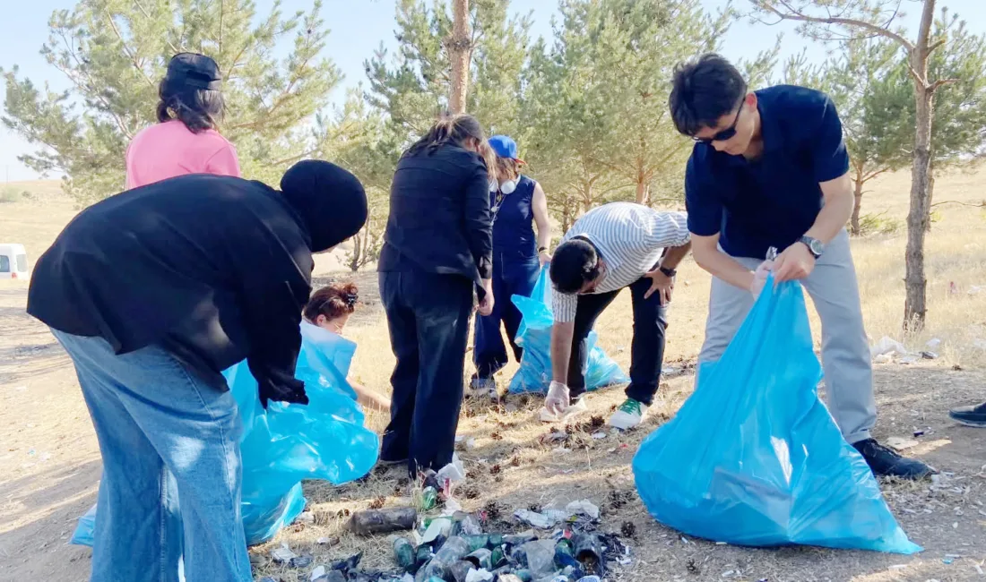  Sorgun Gençlik Derneği (SORGED) gönüllüleri, çevre duyarlılığına dikkat çekmek