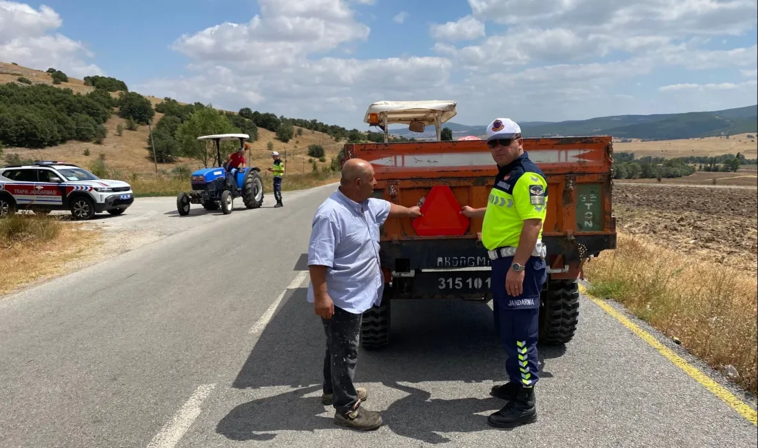  Yozgat’ın Akdağmadeni ilçesinde jandarma ekipleri, tarım sezonu kapsamında traktör