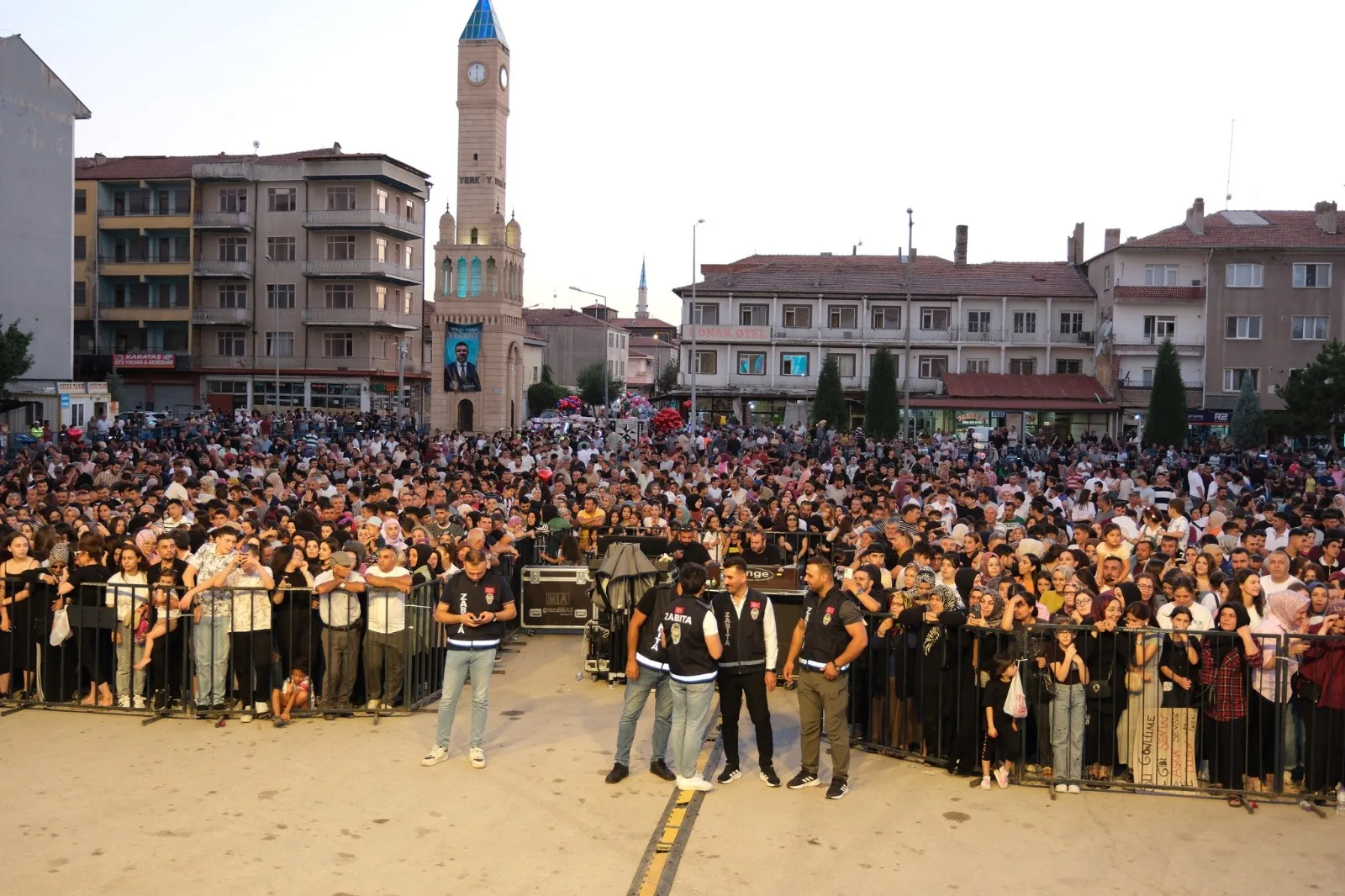  Yerköy Belediyesi’nin düzenlediği İskele Yaz Konserleri, Aycan Öner ve