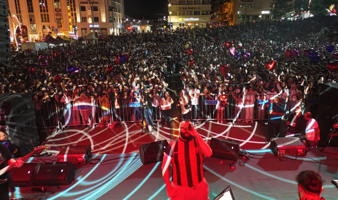 Yozgat’ta Sürmeli Festivali Coşkusu: Binlerce Vatandaş Unutulmaz Anlar Yaşadı Bu yıl 24’üncüsü düzenlenen Uluslararası Sürmeli Festivali, Yozgat’ta müzik, sanat