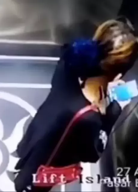 Asansör kapısını zorlayan kadın boşluğa düşerek hayatını kaybetti