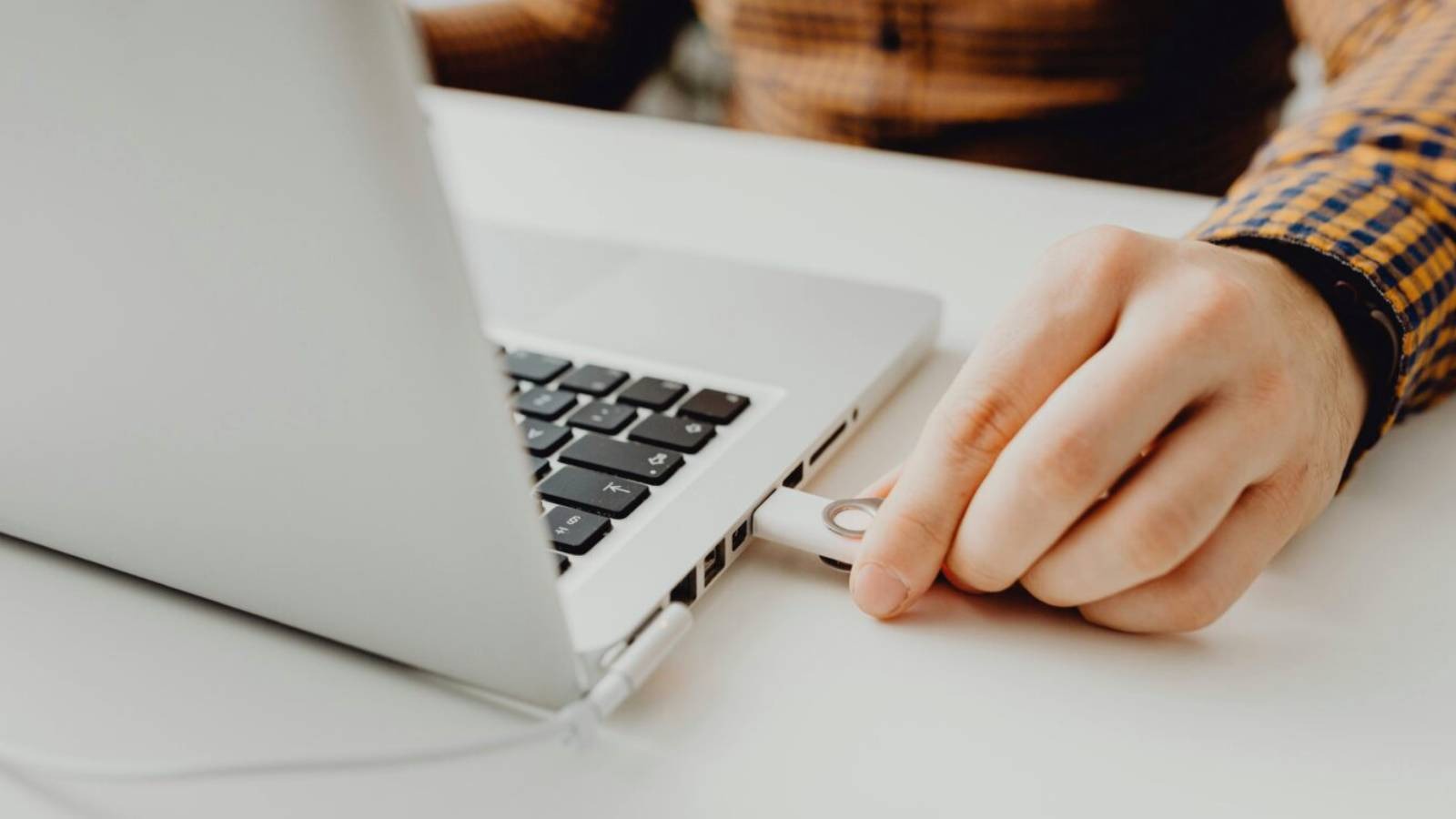 Ankara’daki sahte e-imza ve diploma skandalında çarpıcı detaylar ortaya çıktı.