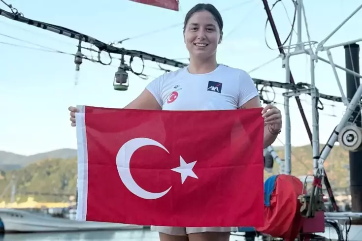 Ünlü yüzücümüz Bengisu Avcı, Japonya'da Tsugaru Kanalı'nı geçerek Ocean's 7