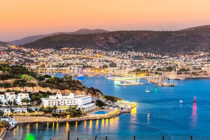 Bodrum'un Ege'nin mavisindeki konumu ve tarihi zenginlikleriyle lüks turizmde çıtayı