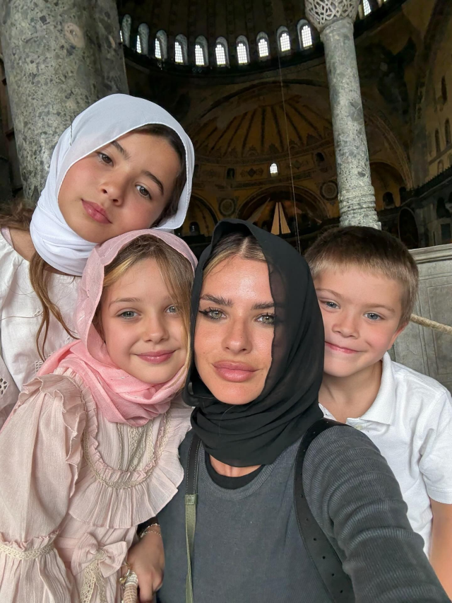 Icardi'nin sevgilisinden başörtüsü eleştirisine tokat gibi yanıt