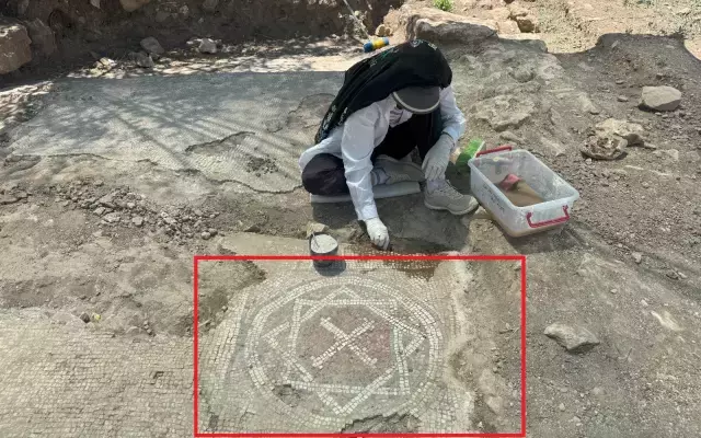 Diyarbakır'da mezar kazısında mozaik, Davut yıldızı ve 6 satırlık dilekçe yazısı ortaya çıktı