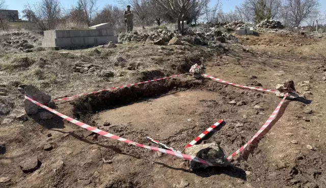 Diyarbakır'da mezar kazısında mozaik, Davut yıldızı ve 6 satırlık dilekçe yazısı ortaya çıktı