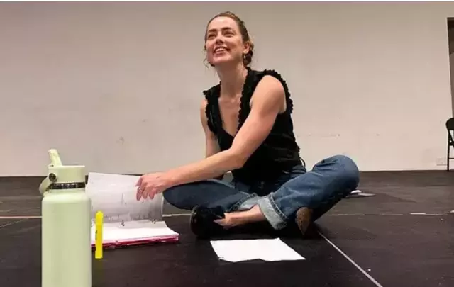 Makyajsız görüntülenen ünlü oyuncu, doğal güzelliğiyle büyüledi!