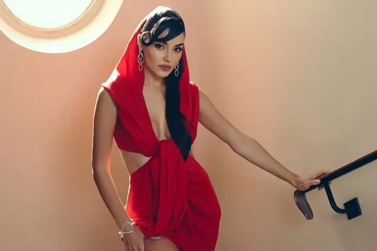 Hande Erçel, sevgilisi Hakan Sabancı ile yurtdışında tatil yaparken keyifli