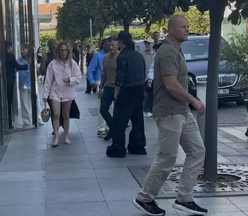 Jennifer Lopez'den İstanbul'da alışveriş turu