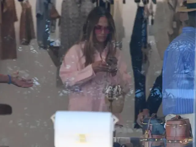 Jennifer Lopez, İstanbul'da mağazaya alınmadı! Nedeni hayli tuhaf