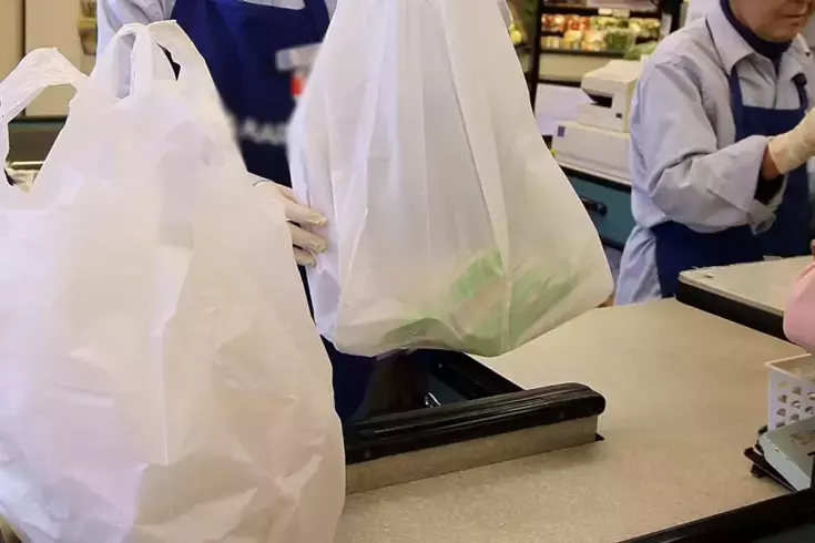 Kamu Denetçiliği Kurumu (KDK), bir başvuru üzerine, bazı marketlerin plastik