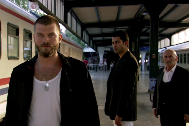 Kıvanç Tatlıtuğ'un hayatı bir vitrin ilanıyla değişti