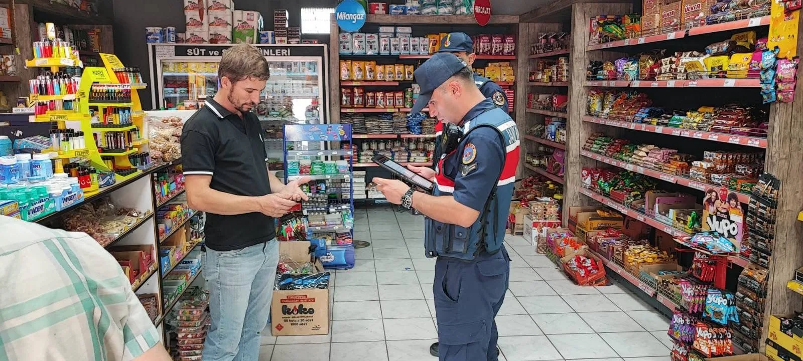 Yozgat İl Jandarma Komutanlığı’nın düzenlediği “Huzur ve Güven” uygulamasında yüzlerce