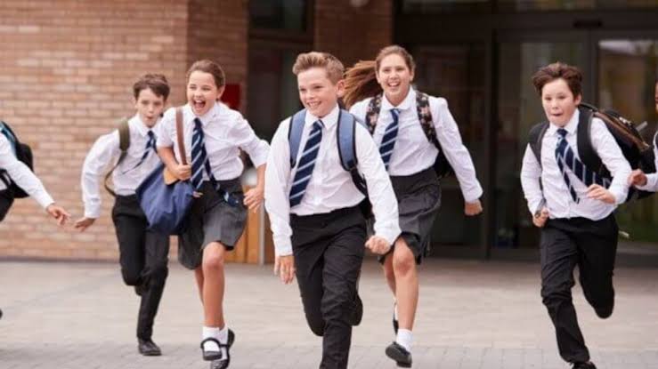 Bakan Tekin, yeni eğitim-öğretim yılı öncesi okul kıyafetleriyle ilgili önemli