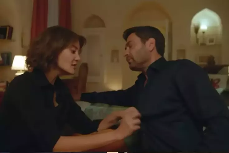 Sık sık dikkat çeken cesur sahneleriyle bilinen ve Cihan (Ozan