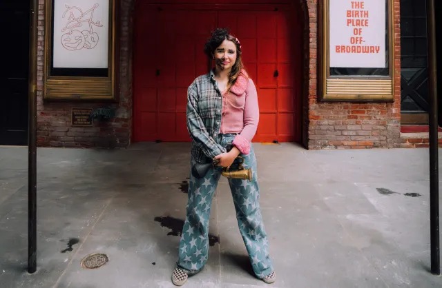 Off-Broadway'in ünlü mekânlarından Cherry Lane Tiyatrosu, Natalie Palamides'in Weer adlı