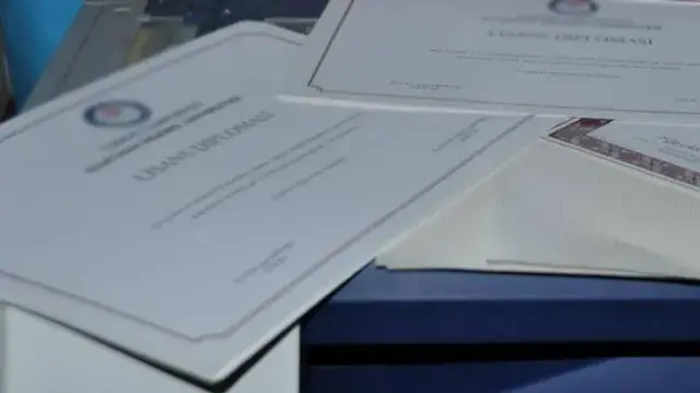 Sahte diploma skandalı büyüyor! Ünlü psikolog, halı yıkamacı çıktı