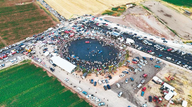 Sivas Belediye Başkanı, drift tutkunları için özel bir pist açarak