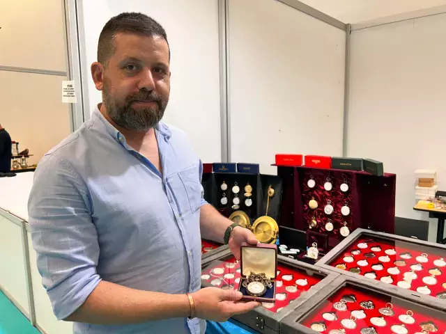 Sultan 2. Abdülhamid Han'ın namaz vakitlerini gösteren saati 4 bin dolara satışta