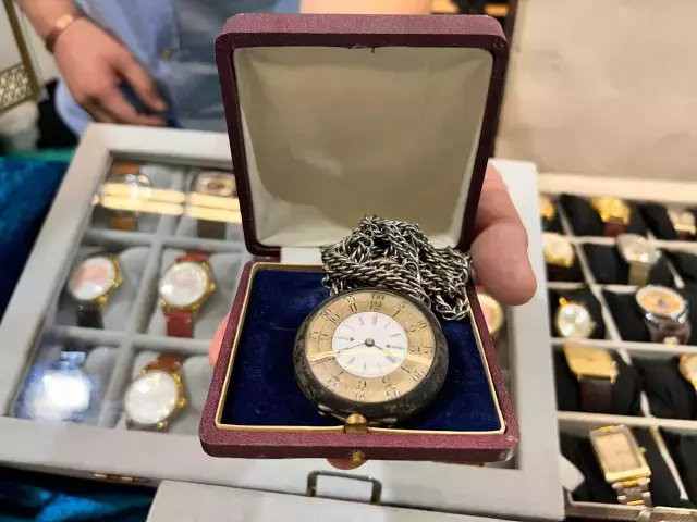 Sultan 2. Abdülhamid Han'ın namaz vakitlerini gösteren saati 4 bin dolara satışta