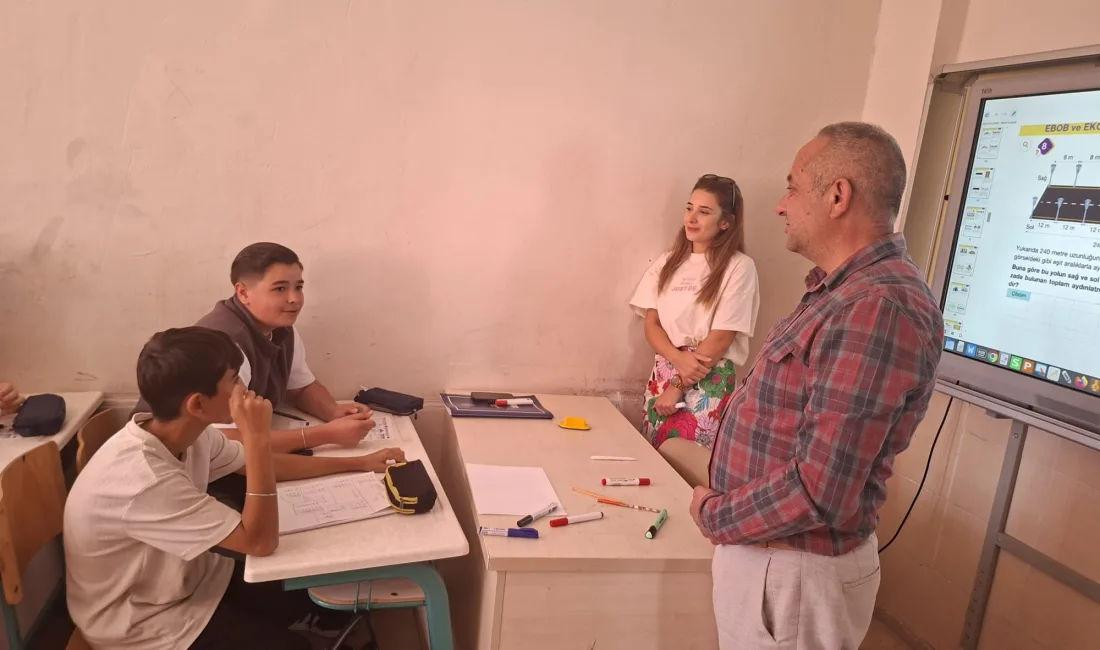 Yozgat'ın Sarıkaya ilçesinde, İlçe Milli Eğitim Müdürlüğü yöneticileri, öğrencilerin akademik