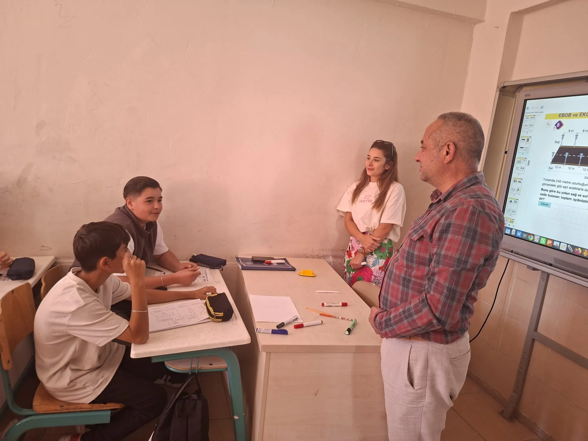 Yozgat'ın Sarıkaya ilçesinde, İlçe Milli Eğitim Müdürlüğü yöneticileri, öğrencilerin akademik