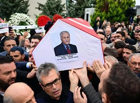 Ünlü şair ve yazar Yavuz Bülent Bakiler, böbrek yetmezliği nedeniyle