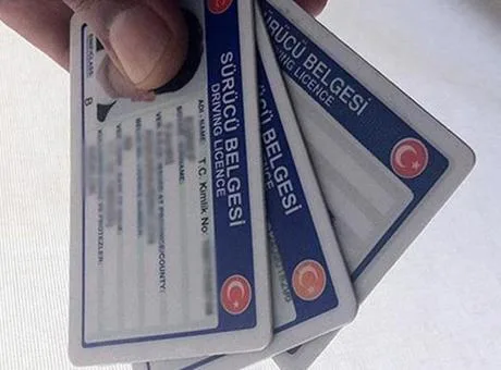 İçişleri Bakanı Ali Yerlikaya, eski tip sürücü belgelerinin yenilenmesi için