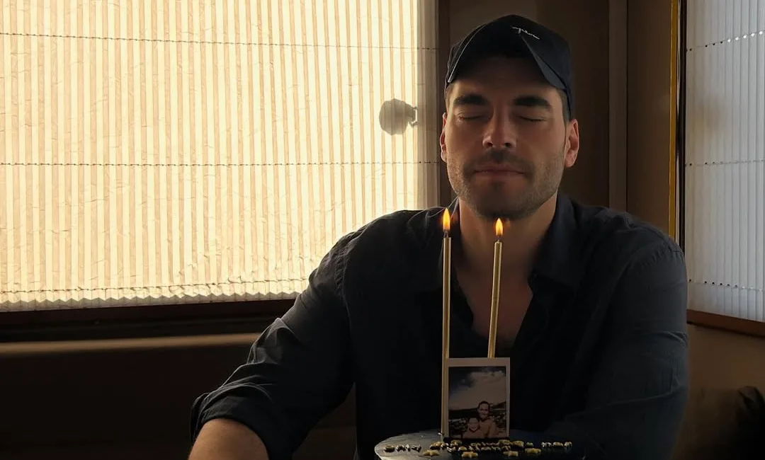 Akın Akınözü’nün Doğum Günü Sette Kutlandı Akın Akınözü, 22 Eylül’de