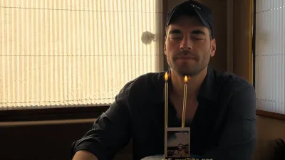 Akın Akınözü’nün Doğum Günü Sette Kutlandı Akın Akınözü, 22 Eylül’de