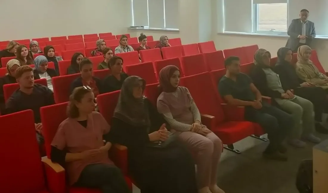 Yerköy Devlet Hastanesi’nde, Gebe Okulu Sorumlusu Ebe Nermin Çağlayan tarafından
