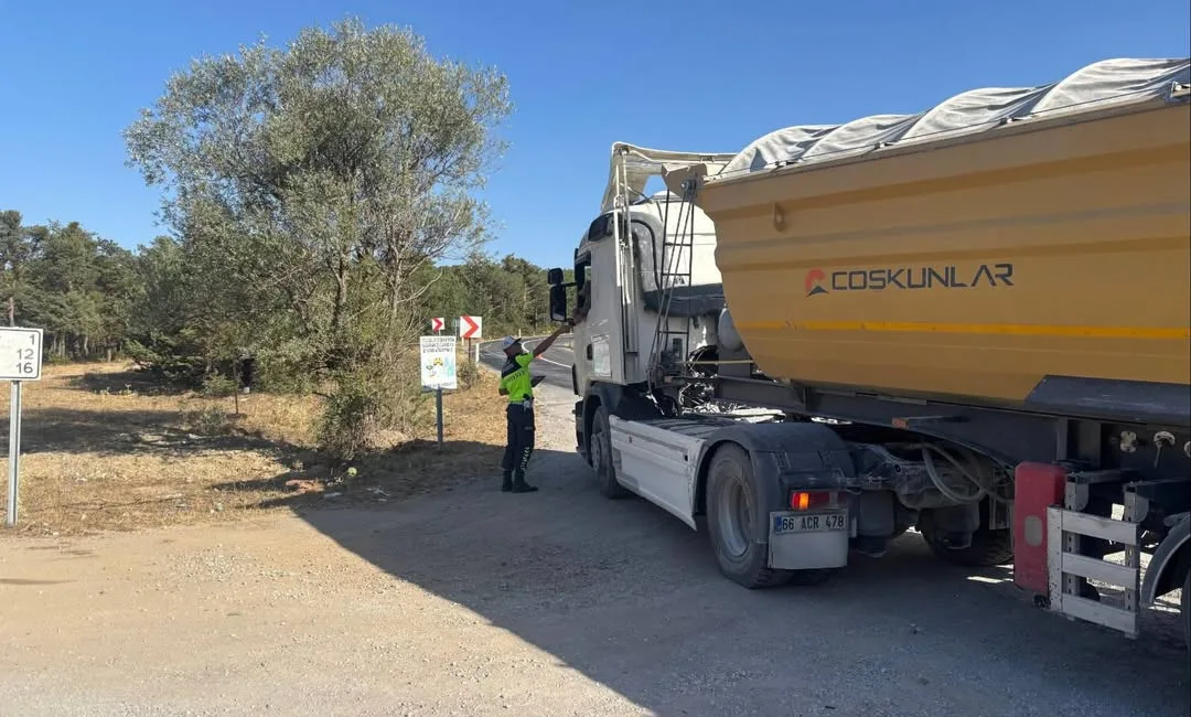Yozgat İl Jandarma Komutanlığı Trafik ekipleri, aşırı tonajlı araçların yollara