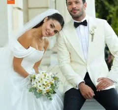 Hande Erçel ve Barış Arduç’un başrollerini paylaştığı Aşk ve Gözyaşı,