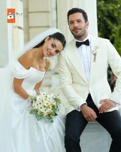 Hande Erçel ve Barış Arduç’un başrollerini paylaştığı Aşk ve Gözyaşı,