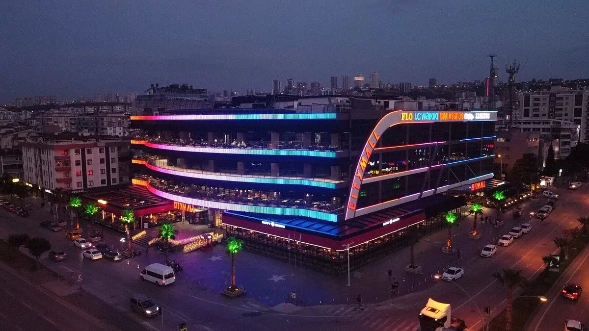 Türkiye’de hızla artan AVM sayısı tartışmalara neden olurken, Danıştay’ın “kültürel