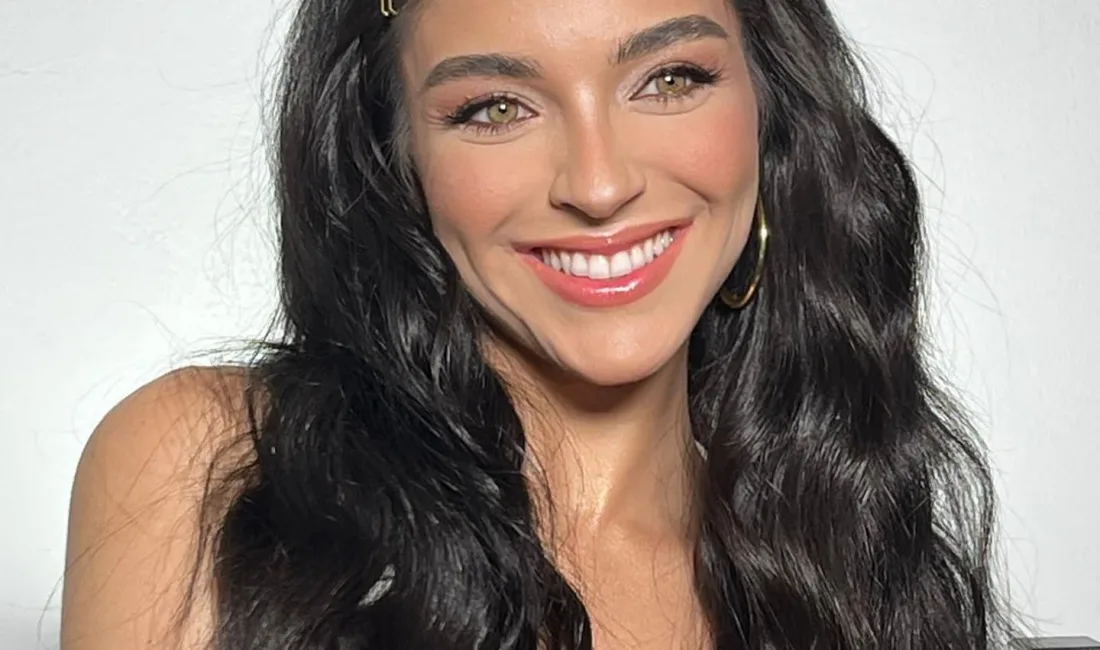 Begüm Akkaya, Sultana adlı gece kulübündeki direk dansçılarının hikayesinde yer