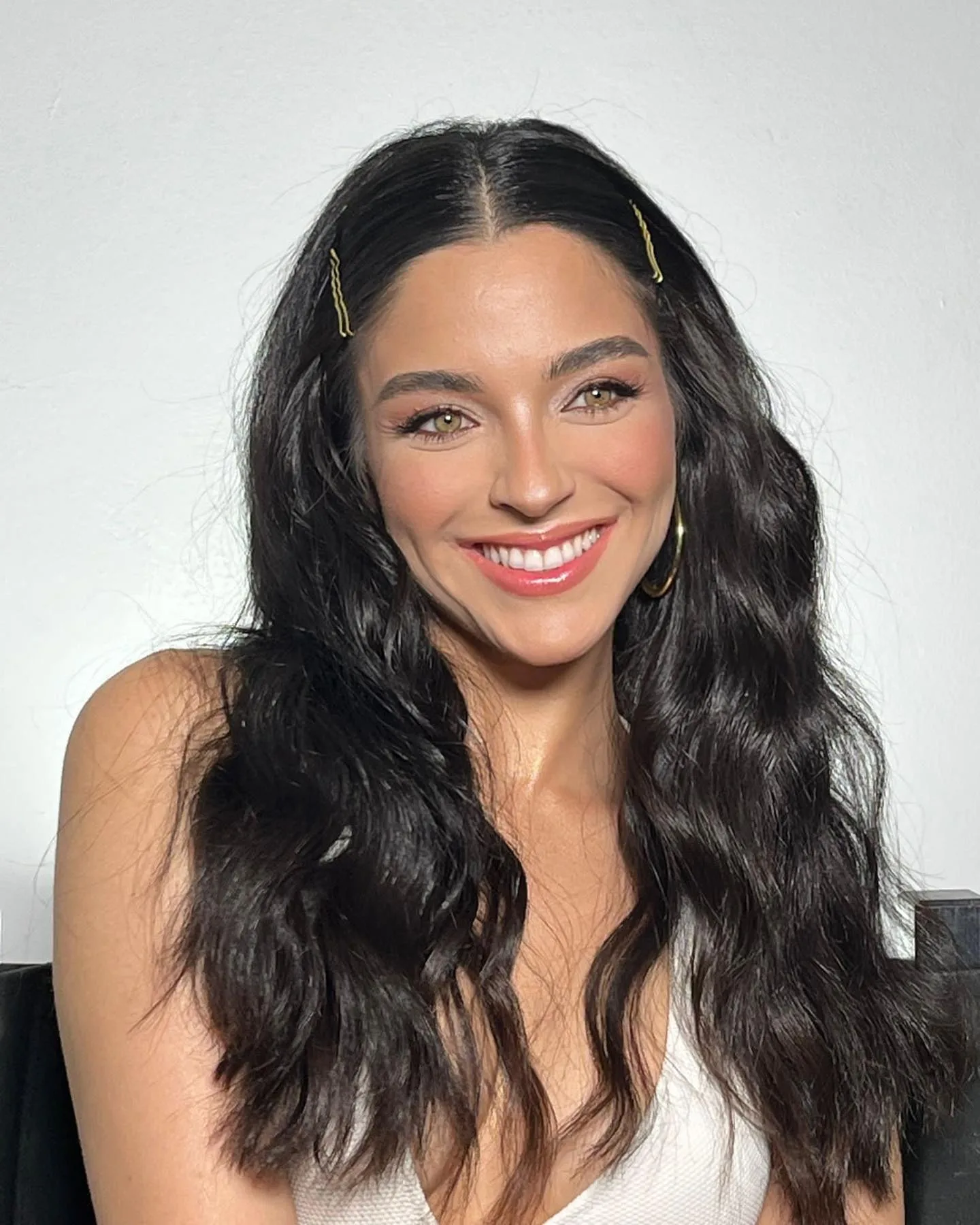 Begüm Akkaya, Sultana adlı gece kulübündeki direk dansçılarının hikayesinde yer