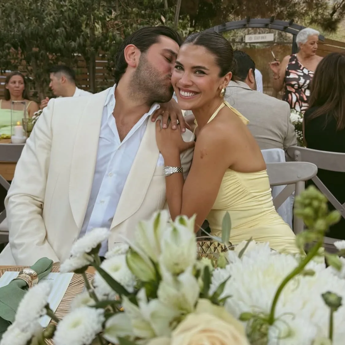 Sevda Erginci’nin Düğününde Gelin Buketini Kim Yakaladı? Sakız Adası’nda gerçekleşen