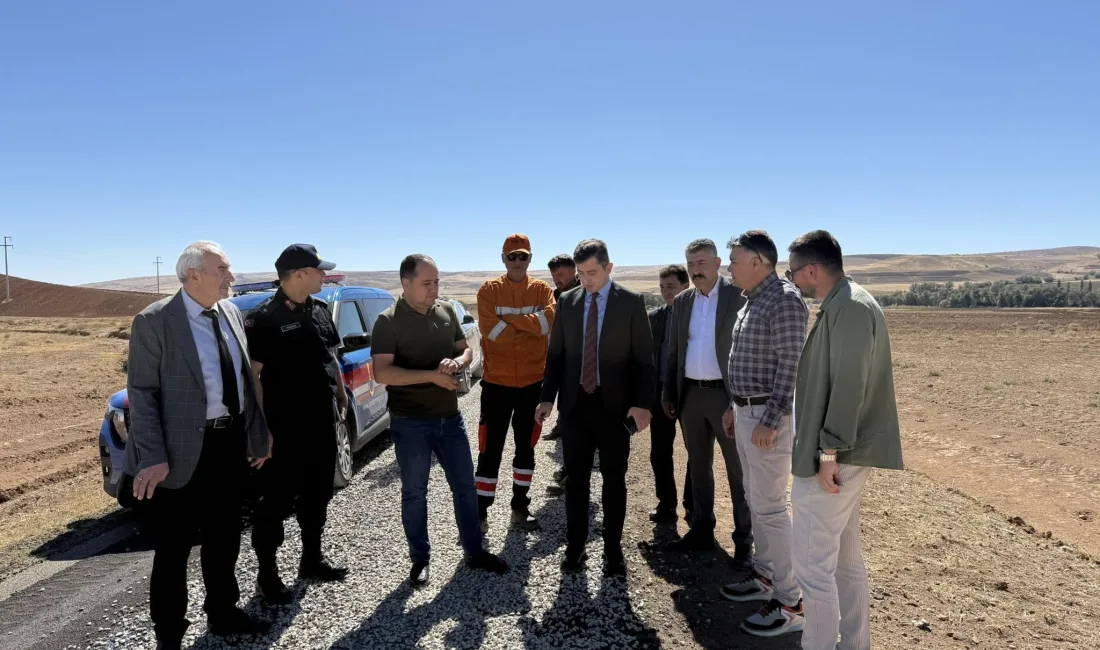 Çiçekdağı Kaymakamı Murat Görmüş, beraberindeki heyetle birlikte köylerde yol, su,