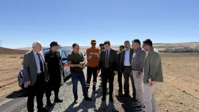 Çiçekdağı Kaymakamı Murat Görmüş, beraberindeki heyetle birlikte köylerde yol, su,