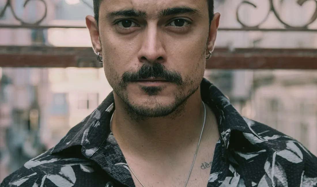 Murat Yıldırım ile Cemre Baysel’in başrollerini paylaştığı “Güller Ve Günahlar”