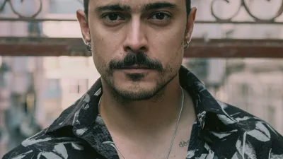 Murat Yıldırım ile Cemre Baysel’in başrollerini paylaştığı “Güller Ve Günahlar”