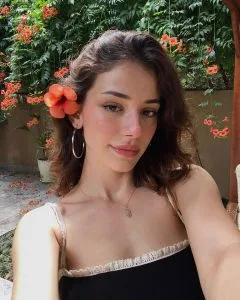 Eşref Rüya dizisinde Afra karakterini canlandıran Ebrar Karabakan'ın neden ayrıldığı