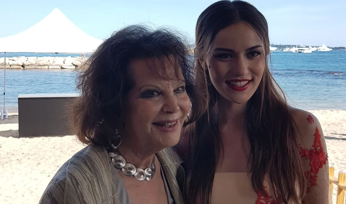 Fahriye Evcen, Claudia Cardinale için Taziye Mesajı Yayınladı Türk oyuncu