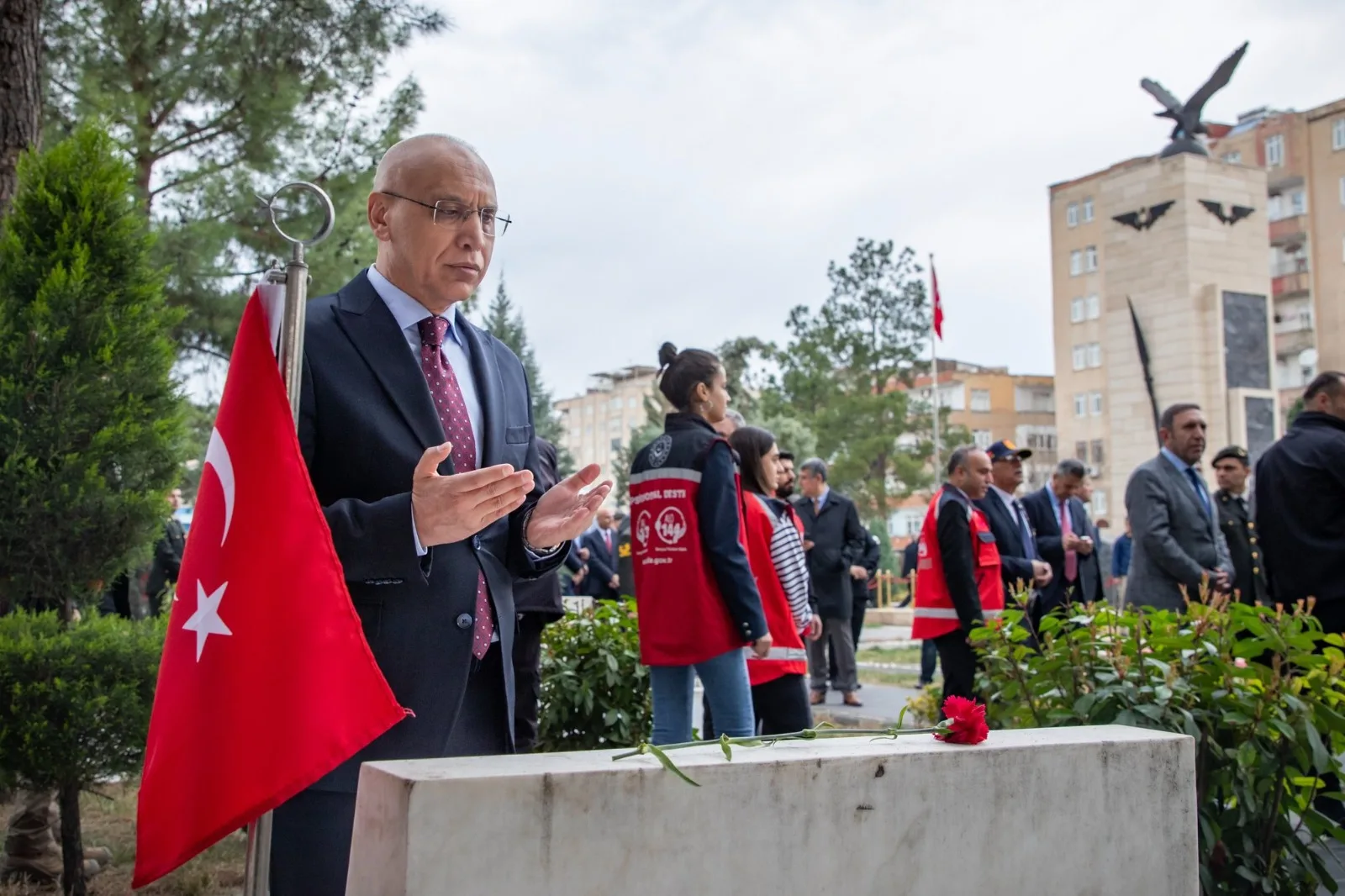 Diyarbakır İl Emniyet Müdürü olarak görev yapan ve başarılı çalışmalarıyla
