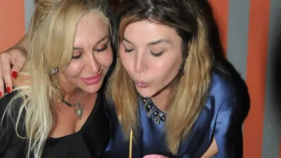 Gonca Vuslateri, Yeni Yaşını Sevdikleriyle Kutladı Gonca Vuslateri, yeni yaşını